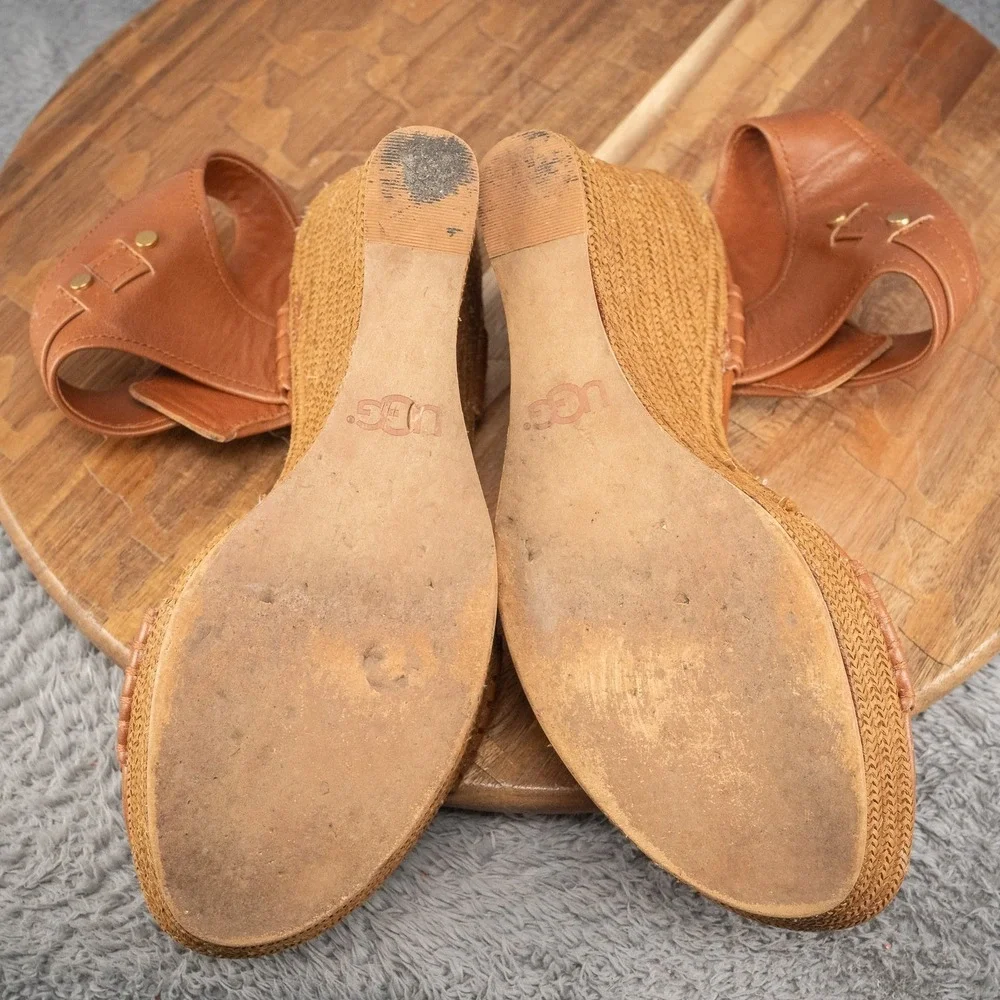 UGG AUSTRALIA 
